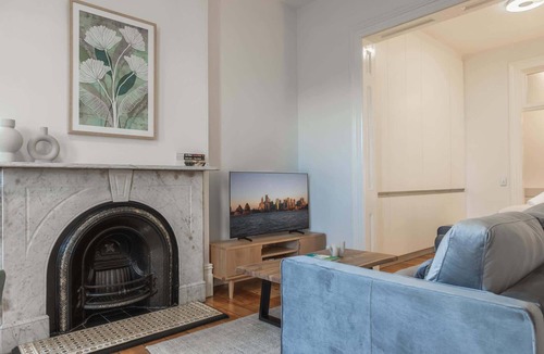 Glebe Apartment | Modern 1-Bed Studio near Tramsheds
