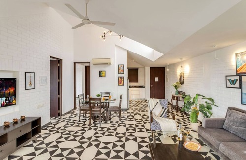 Nerul Apartment | Modern 2bhk w Rooftop Pool 10 Mins Drive to Beach