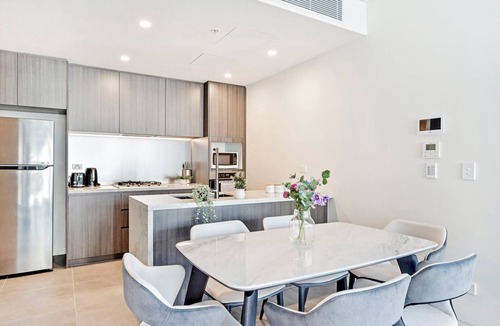 Lidcombe Apartment | Modern 3B2B apt with stadium view@Olympic park