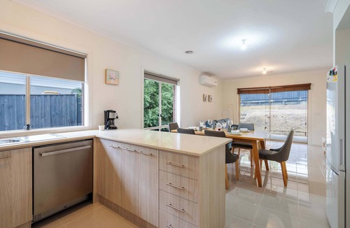 Doreen House | Modern 3B2B1C Home in Doreen