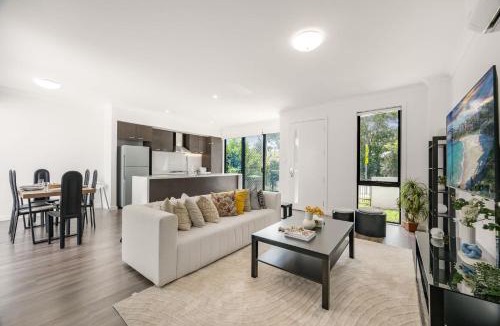Austral House | Modern 3BR House 7min Drive to Leppington Station