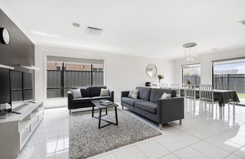 Point Cook House | Modern 4BR house perfect for family getaway