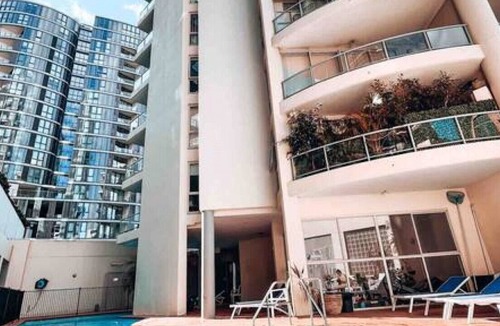 Bondi Junction Apartment | Modern spacious studio with balcony & pool