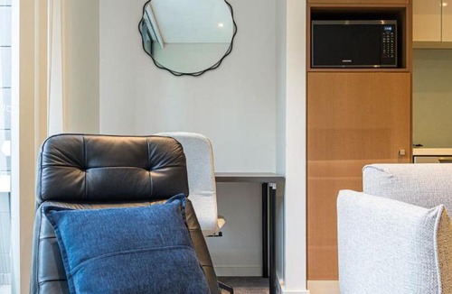 Lane Cove North Apartment | Modern Urban Retreat 1BR Apt near Chatswood