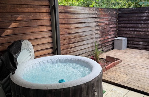 Cayenne Apartment | Montabo Apartment with Private Jacuzzi, Wi-Fi, and Air Conditioning