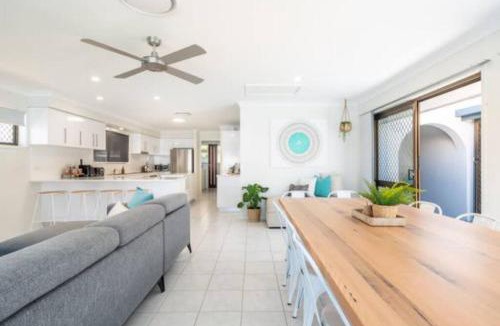 Mooloolaba House | Mooloolaba Escape to Mooloolaba & Feel At Home in Style
