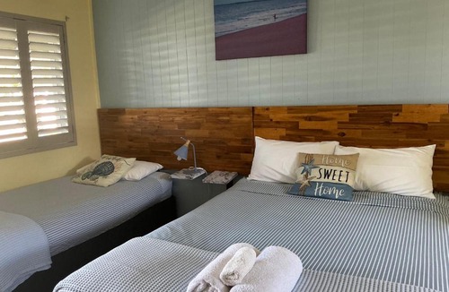 Moore Park Beach Hotel | Moore Park Beach Inn