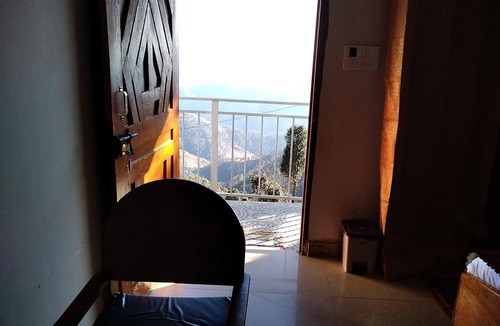 Kanatal Hotel | Mount Aura Stay & Dine