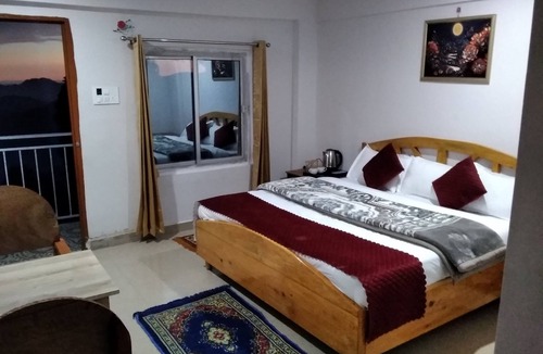 Kanatal Hotel | Mount Aura Stay & Dine