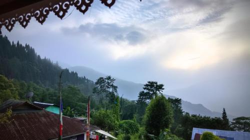 Rishop House | Mountain Pine Vista By ZIVO Homestay