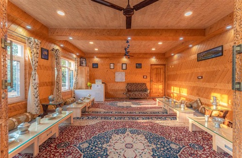 Nishat-Shalimar Hostel | Moustache Srinagar