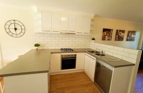 Thurgoona House | ★My Abode in Albury★ Cosy★Modern★Close to Charles Sturt Uni&Thurgoona Golf Club★