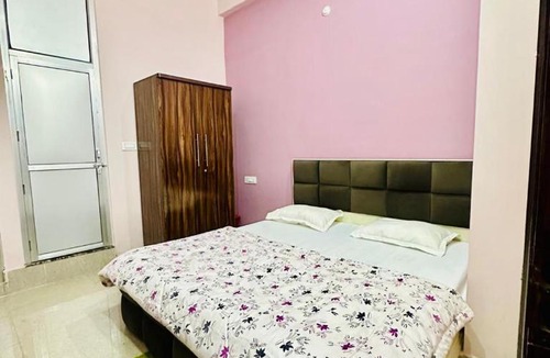 Haidargarh Hotel | Narayan Square