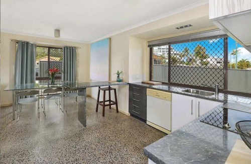 Mooloolaba House | Naroo 7 Central Mooloolaba Stay