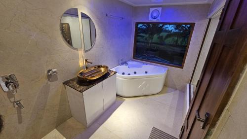 Mullakkal Boat Rental | Navora Houseboats