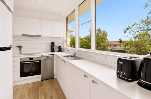 Cremorne Apartment | NB102 - Cremorne Comfort | Leafy 2-Bed With Harbour Glimpses