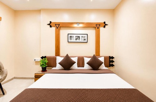 Ujjain House | Near Mahakal Temple & Railway station - SLMR HOTEL- Fully Air conditioned Rooms with Wifi And Parking, , BEST FAMILY HOTEL IN UJJAIN