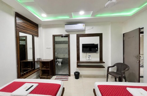 Ujjain House | Near Mahakal Temple & Railway station - SLMR HOTEL- Fully Air conditioned Rooms with Wifi And Parking, , BEST FAMILY HOTEL IN UJJAIN