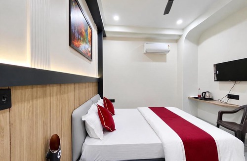 Faizabad House | NEAR SHREE RAM JANM BHOOMI - HOTEL SHREE RR - Wi-Fi - Parking- Luxury Rooms - Best Family Hotel In Ayodhya