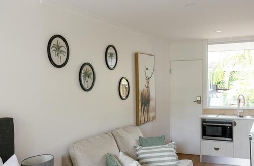 Nelson Bay Hotel | Nelson Palms