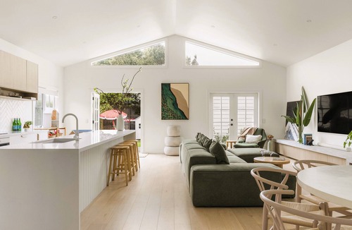 Rosebud House | NESTE on 5th - Luxury in the heart of Rosebud.