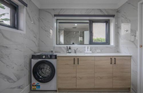 Macgregor House | New Self-Contained Unit for Solo or Couple Travelers