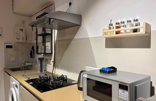 Thane West Apartment | New York Themed Studio Hiranandani Estate WiFi & Kitchen