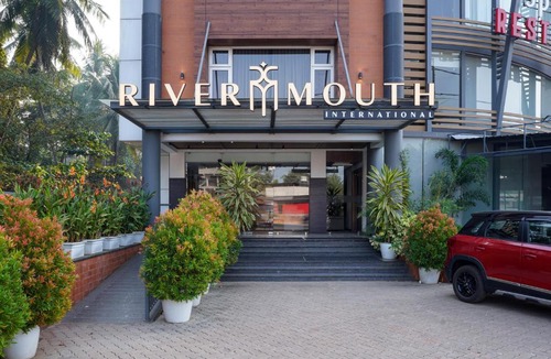 Azhinjilam Hotel | Nexstay River Mouth International