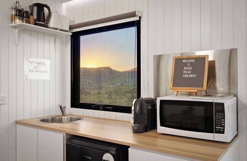 Allans Flat House | Nichol Road Hideaway at Annie’s Retreat by Tiny Away