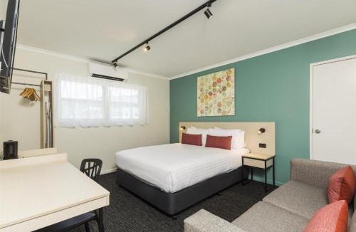 Earlville Hotel | Nightcap At Balaclava Hotel
