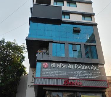 Surat Apartment | Nirrtul Royale 3BHK Apartment Cozy Quite & Specious