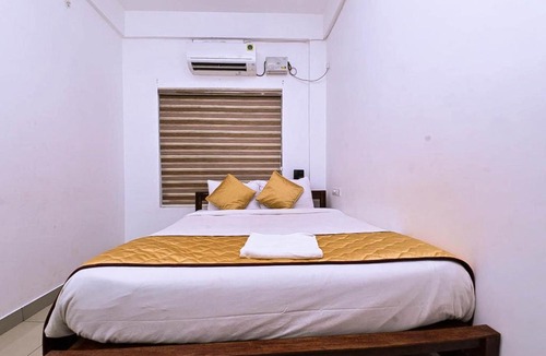 Aluva Hotel | Nirupama,Hotel Aluva 700 Mtr From Aluva Railway Station
