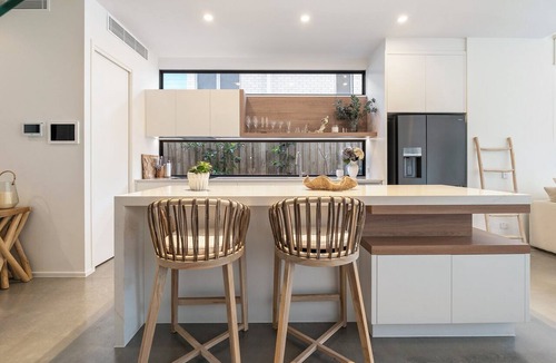 Mermaid Beach House | Nobby Beach Designer Villa | Ocean Views, Plunge Pool, Walk to Bars & Dining.