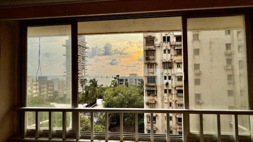 Bandra West Hotel | Ocean View Room Near Mannat & Bandstand