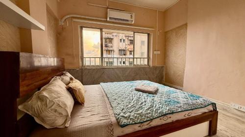 Bandra West Hotel | Ocean View Room Near Mannat & Bandstand