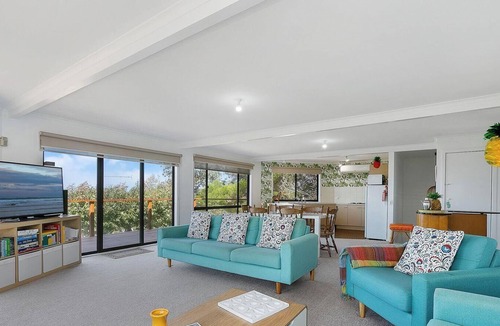 Skenes Creek House | Ocean Views, 300m to ocean. Large Family friendly. Pet friendly