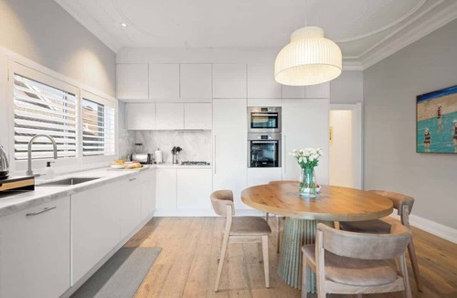 Tamarama Apartment | Ocean Views, Walk to Tamarama and Bondi Beach