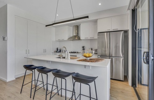 Taperoo House | Oceanview Luxury with Dedicated Workspace