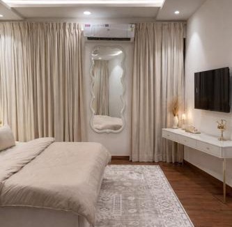 Gurugram Apartment | Ombré by DiMerro Stays