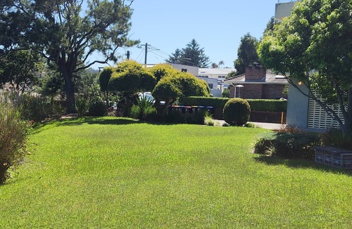 Narrabeen Apartment | One bedroom unit On the first floor Great view of narrabeen Lakes Walk to beach
