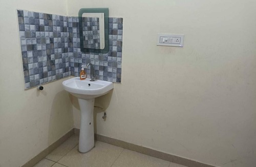 Faizabad House | only 500 meter from Ayodhya Dham Railway station and 700 meter from Ram temple.