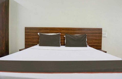 Uppal Hotel | OYO Flagship Lotus Guest Grand Inn
