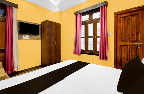 Sultanpur Hotel | OYO Hotel O Amhat Sultanpur City