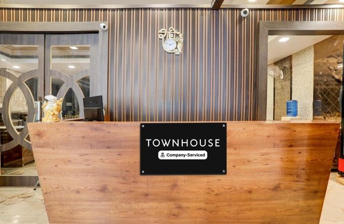 Varanasi Hotel | OYO Townhouse Hyderabad Gate IIT BHU Formerly RK Heights