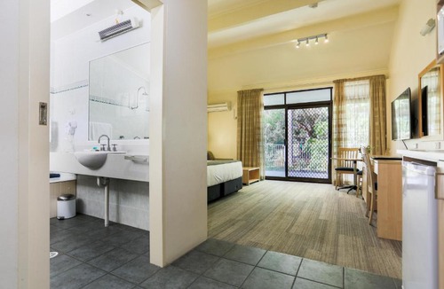 Nowra Hotel | Parkhaven