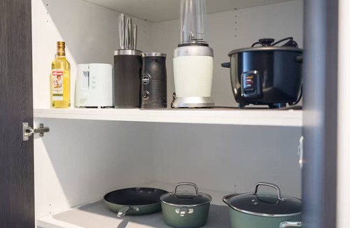 Redfern Apartment | Parking, City Stay, Train at Doorstep, 2b2b APT Near CBD