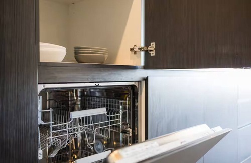 Redfern Apartment | Parking, City Stay, Train at Doorstep, 2b2b APT Near CBD