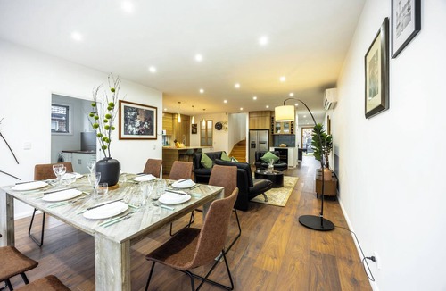 Braybrook House | Parkside Ember Luxe w/Campfire and Entertainment Lounge