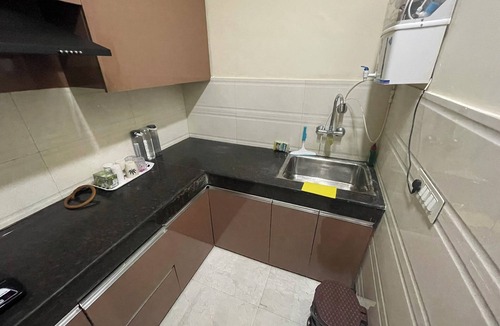 Gurugram Apartment | Peaceful 1-bedroom apartment with AC and High-Speed 300 Mbps WiFi in Gurugram