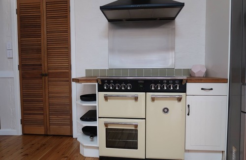 Blue Mountains City Council House | Peaceful mountains cottage stay. 5min drive to Springwood town and train line.